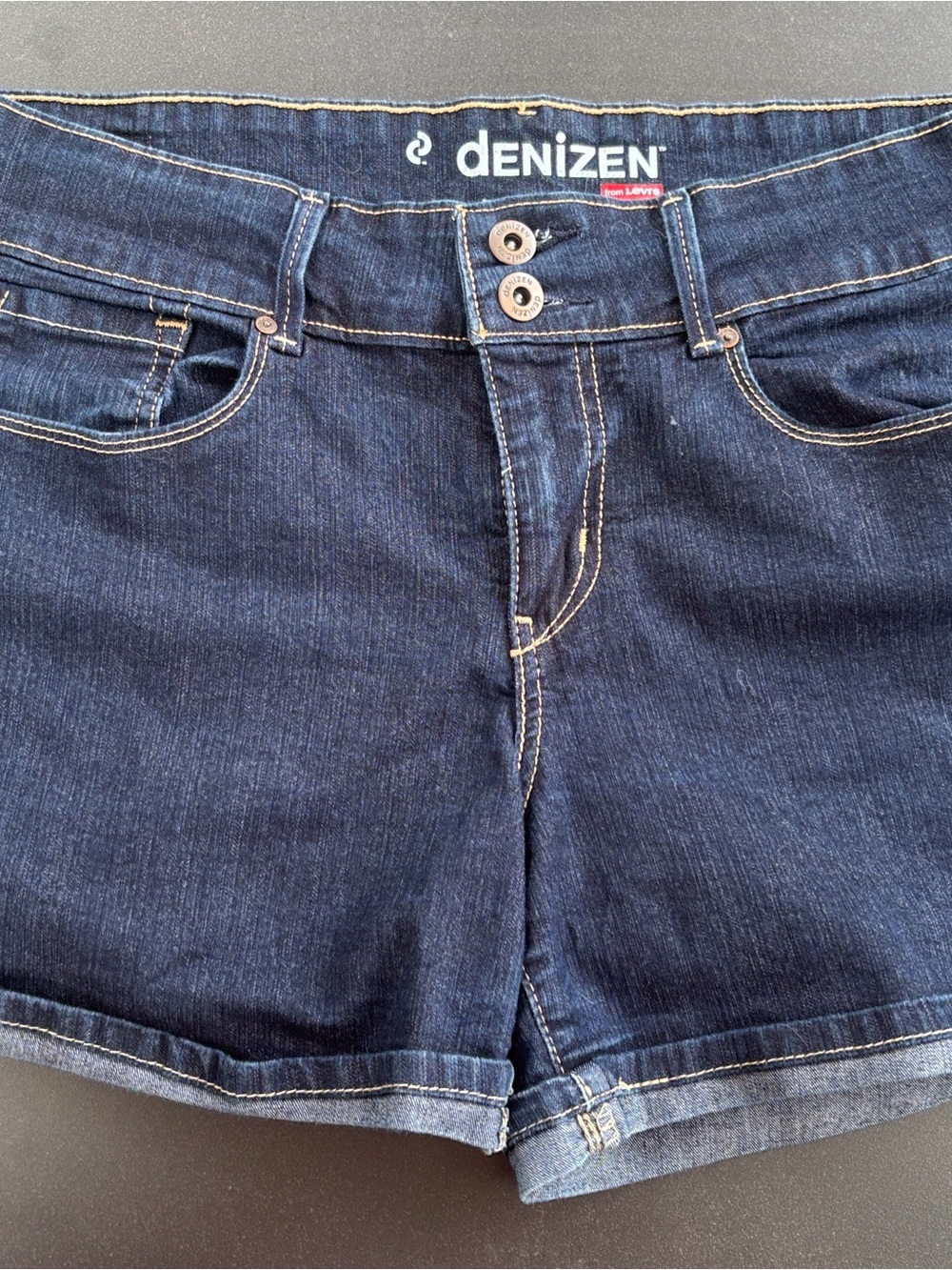 Women’s size 10 denizen from Levi’s denim shorts; excellent like new condition.
